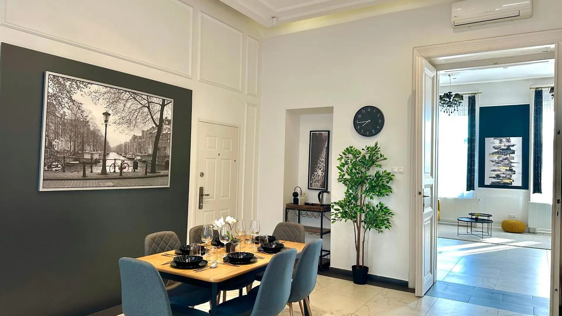 Deluxe 2-Bedroom With Sauna And Ac Budapest 0*,  Hungary