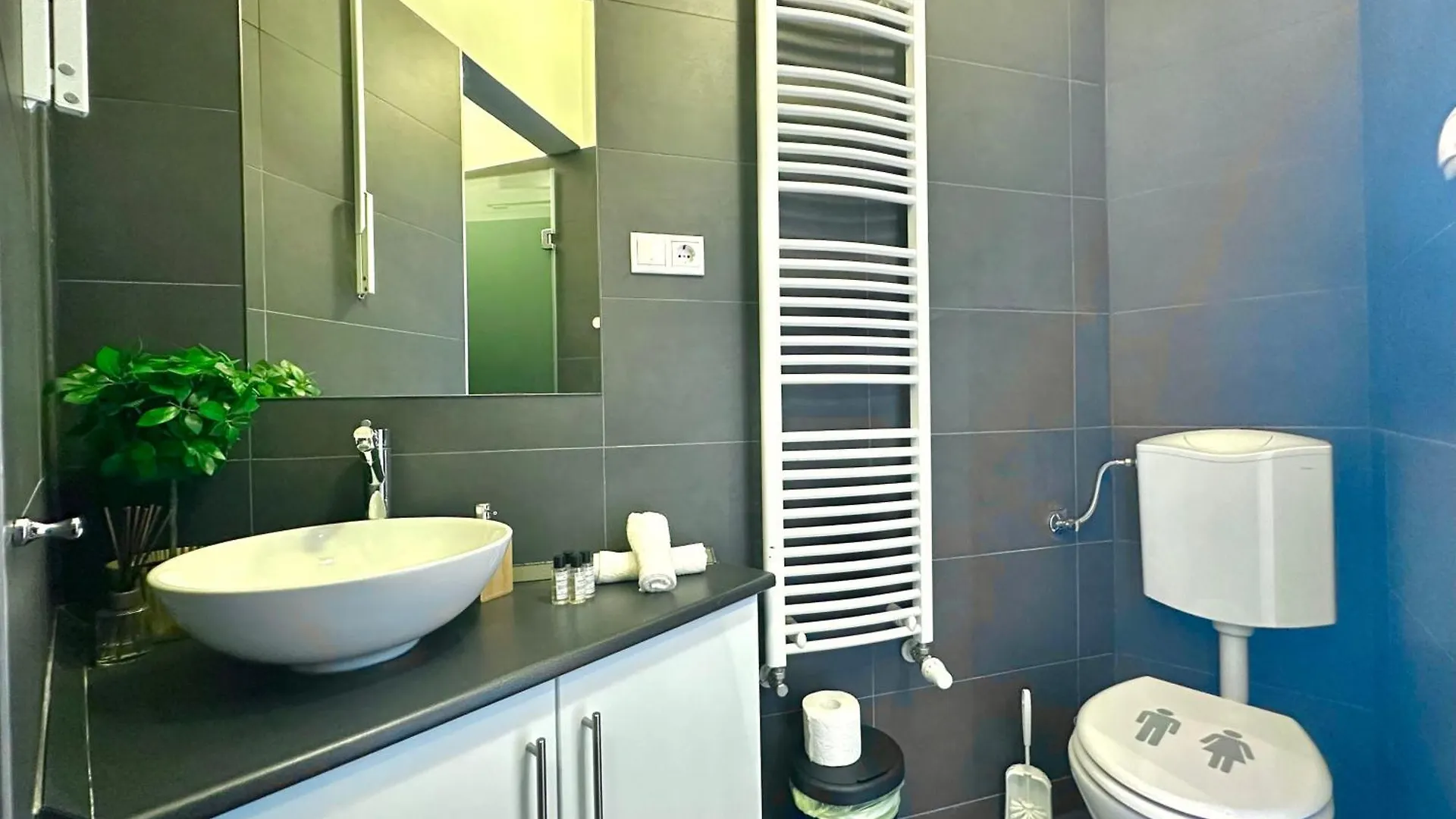 Deluxe 2-Bedroom With Sauna And Ac Budapest Apartment