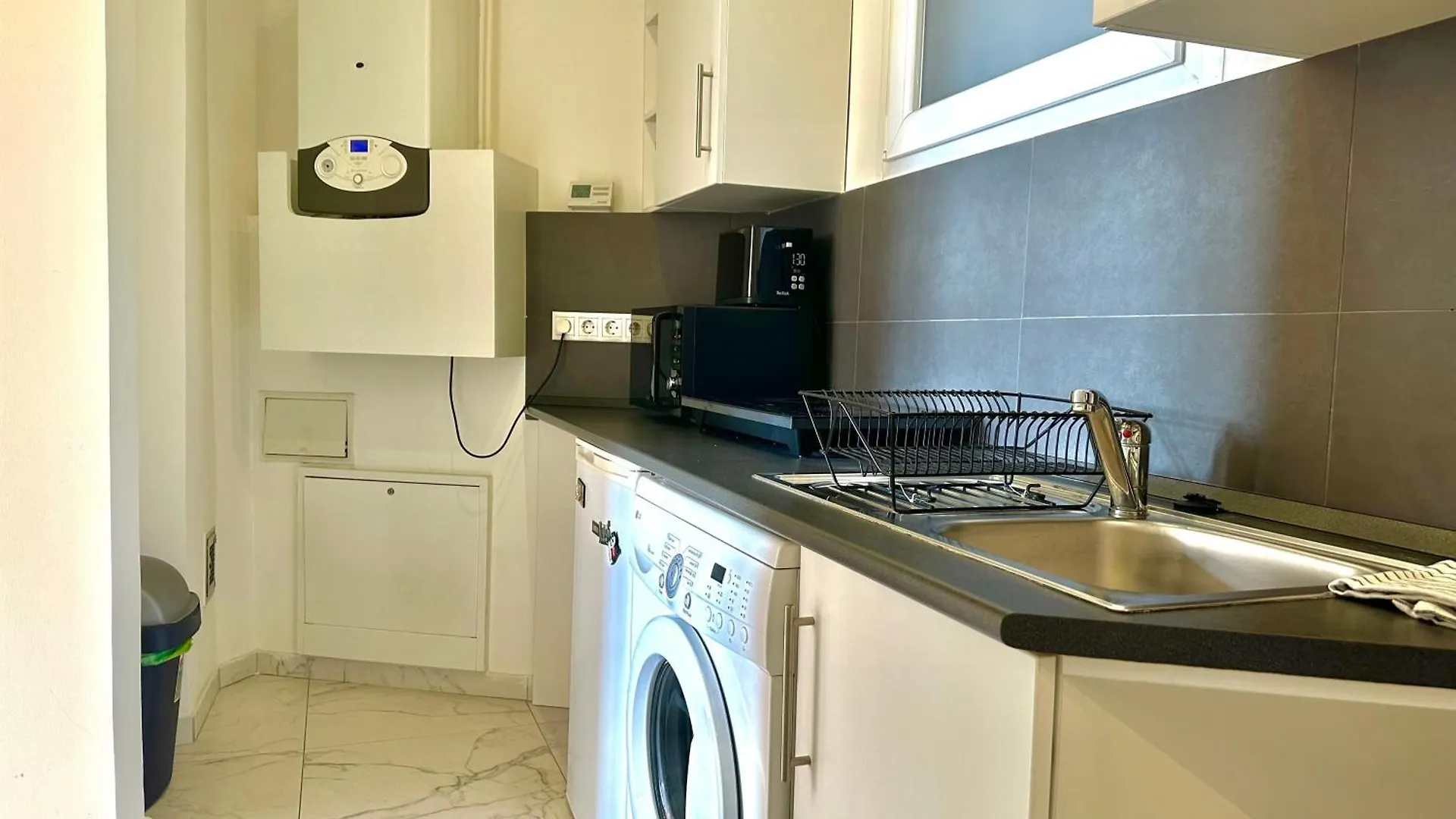 Deluxe 2-Bedroom With Sauna And Ac Budapest Apartment